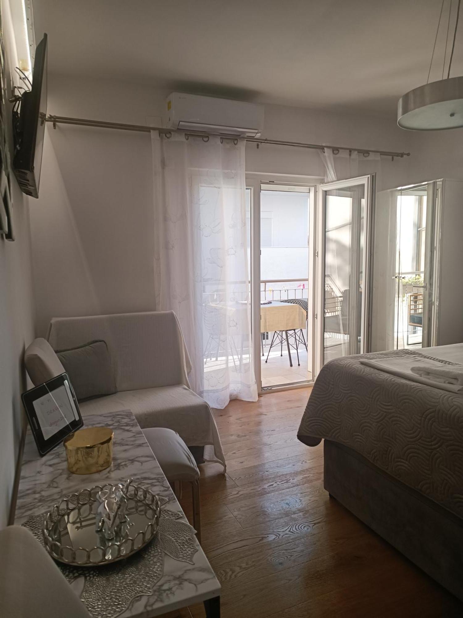 Apartment Golden Sunrise - 4 Ul.Petra Svacica11 Baška Voda Esterno foto